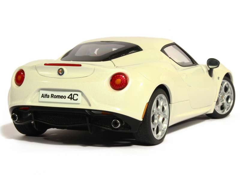 81147 Alfa Romeo 4C 2013