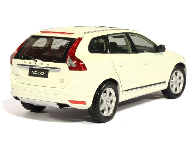 82731 Volvo XC60 2015