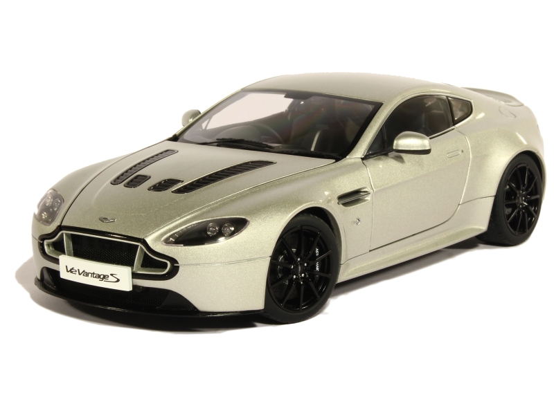 83666 Aston Martin Vantage S V12 2015