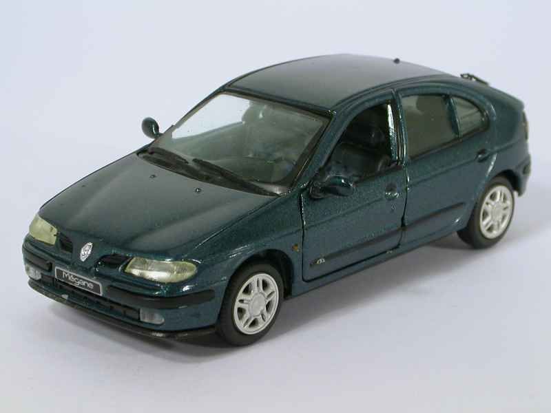 17960 Renault Megane 2.0 RXE 5 Doors 1995