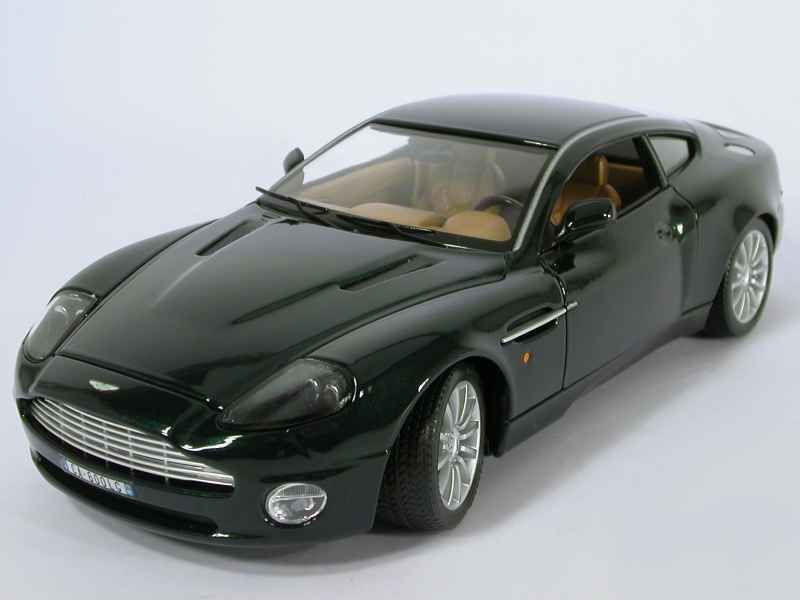 37171 Aston Martin V12 Vanquish 2002