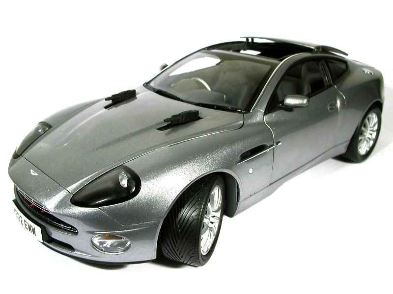37746 Aston Martin V12 Vanquish/ James Bond 007