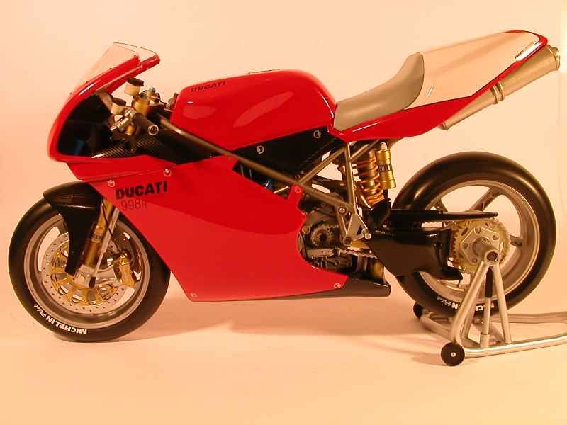 38577 Ducati 996