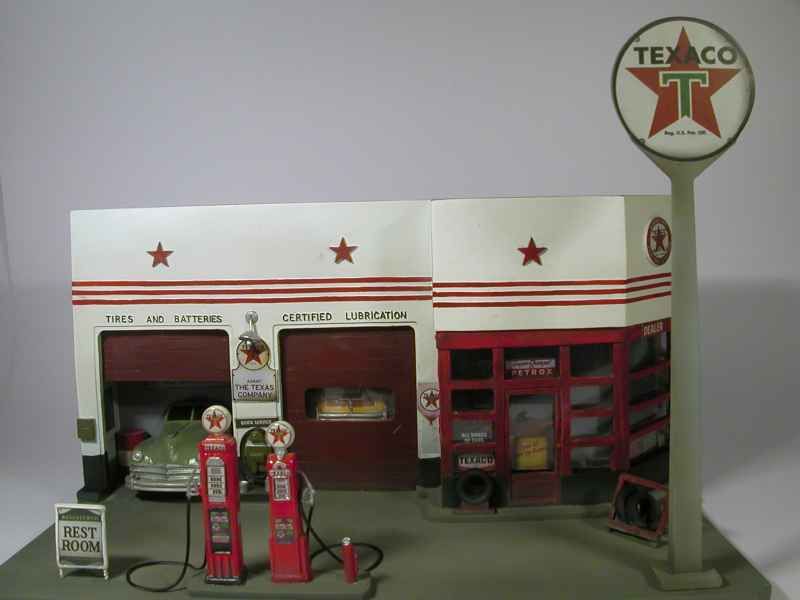 39585 Divers GAS STATION 1940