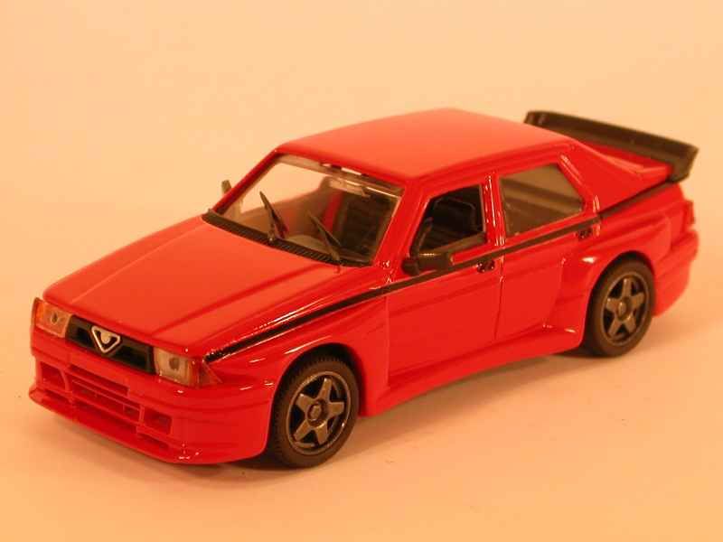 43810 Alfa Romeo 75 EVOLUTION IMSA 1989