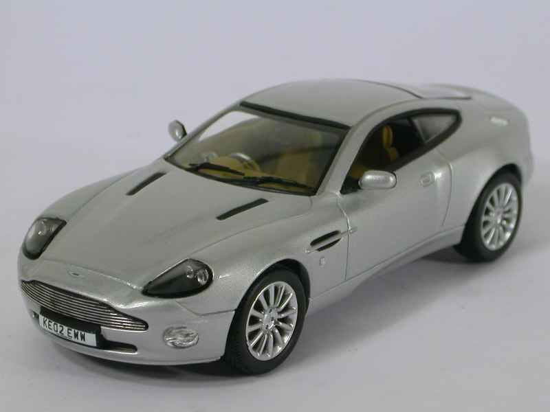 44230 Aston Martin V12 Vanquish 2002