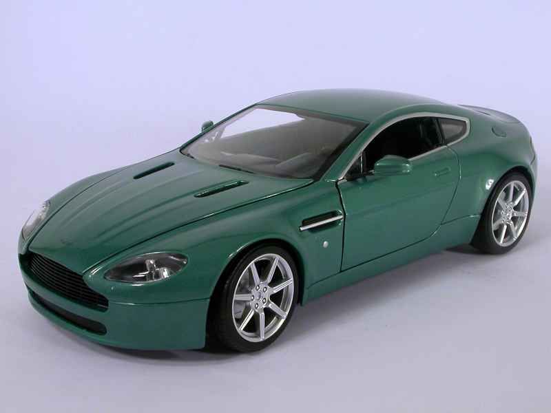 45891 Aston Martin V8 Vantage 2004