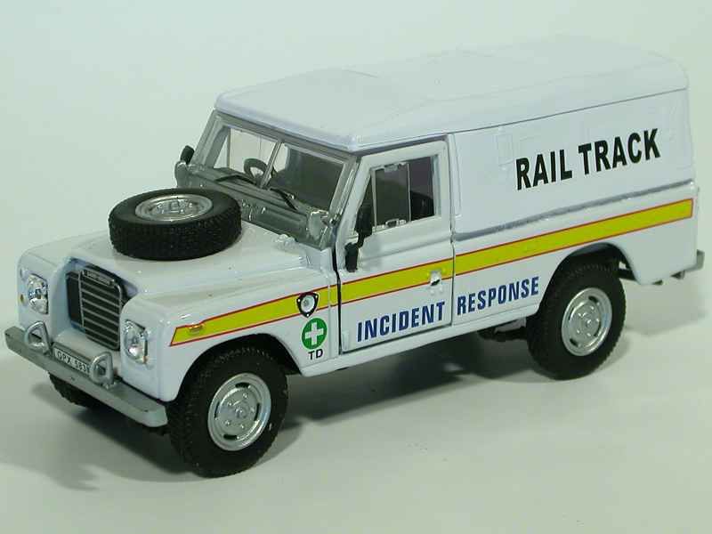 47284 Land Rover 109 Rail Track