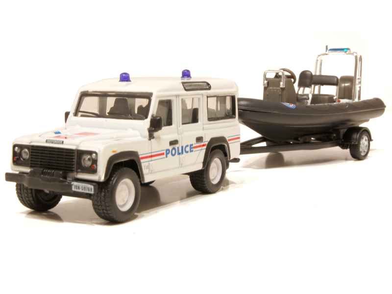 66359 Land Rover Defender 110 Canot Police