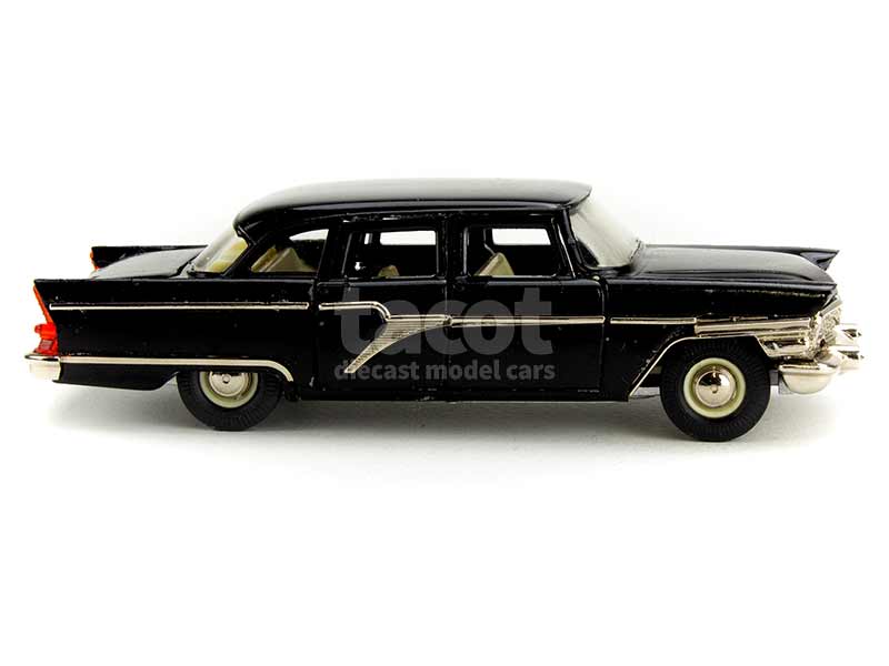 1718 GAZ M13 Tchaika