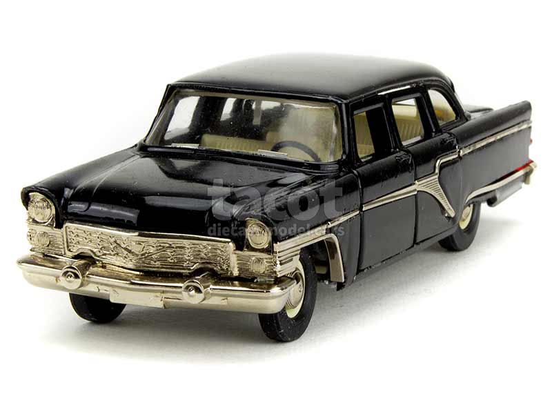 1718 GAZ M13 Tchaika