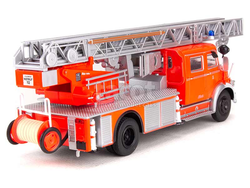 2085 Mercedes L1519 DLK30 Echelle Metz Pompiers 1966