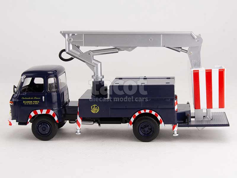 Miniature militaire Ottomobile SAVIEM SG2 DEPANNEUSE PORTE-PLATEAU