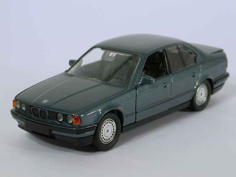 2338 BMW 535i/ E34 1988