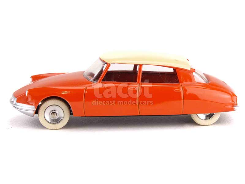 2439 Citroën Set 2CV/DS Quai de Javel