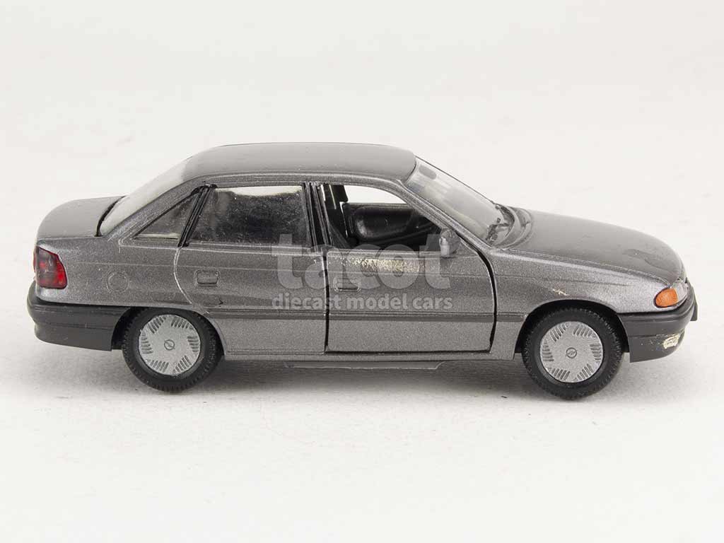 2579 Opel Astra F 4 Doors 1992