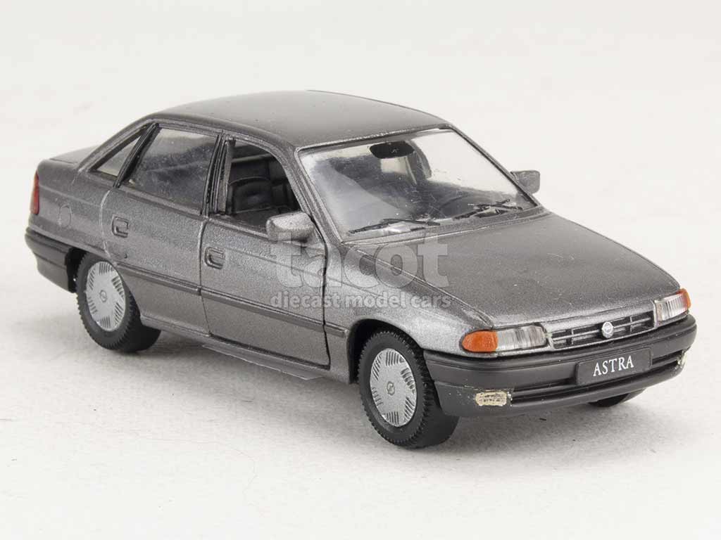 2579 Opel Astra F 4 Doors 1992