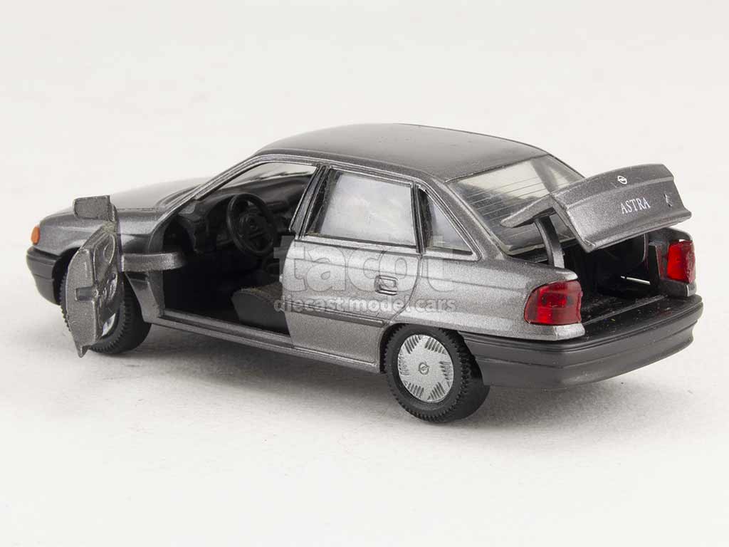 2579 Opel Astra F 4 Doors 1992