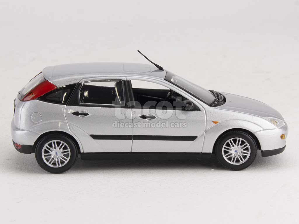2923 Ford Focus MKI 5 Doors 2002