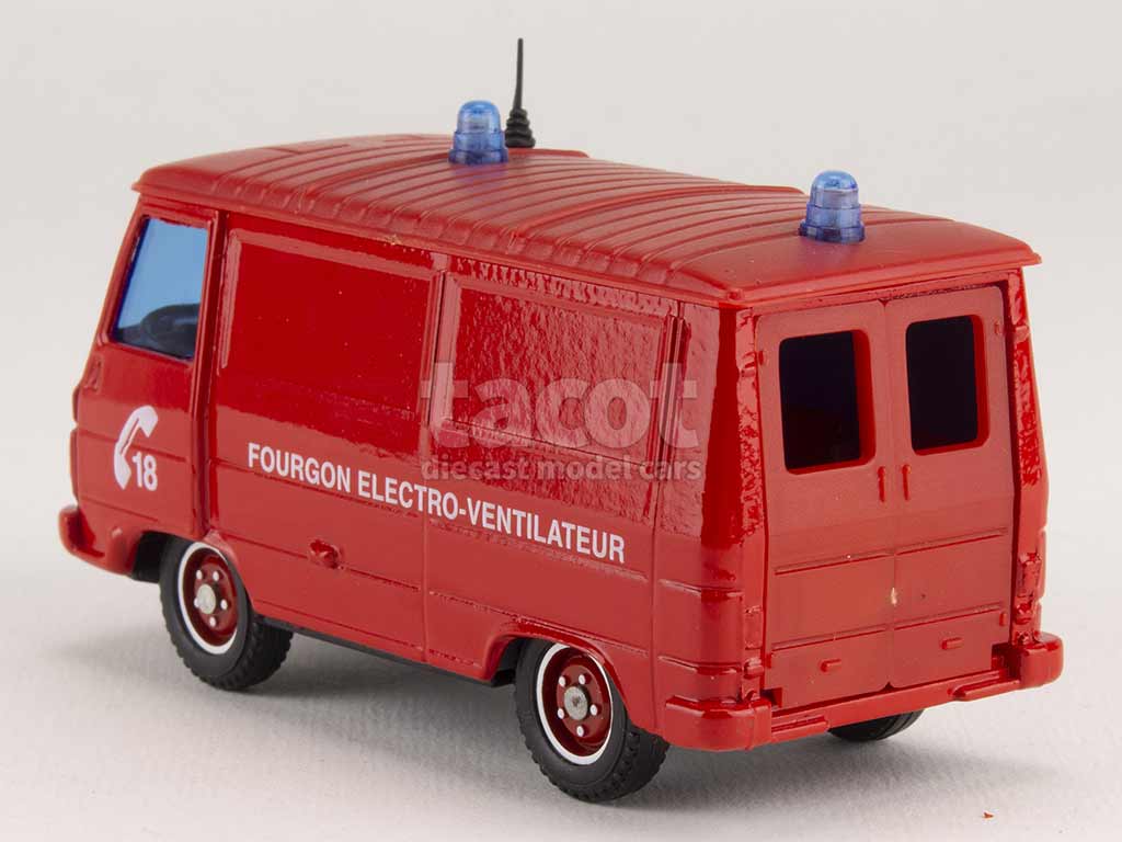 3031 Peugeot J9 Fourgon Pompiers