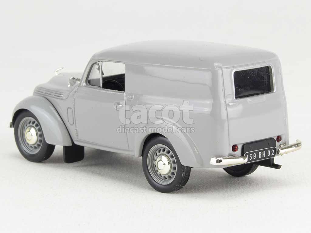 3341 Renault Juvaquatre Dauphinoise Tôlée 1955