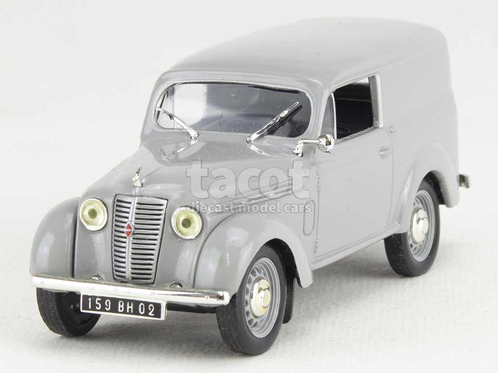 3341 Renault Juvaquatre Dauphinoise Tôlée 1955