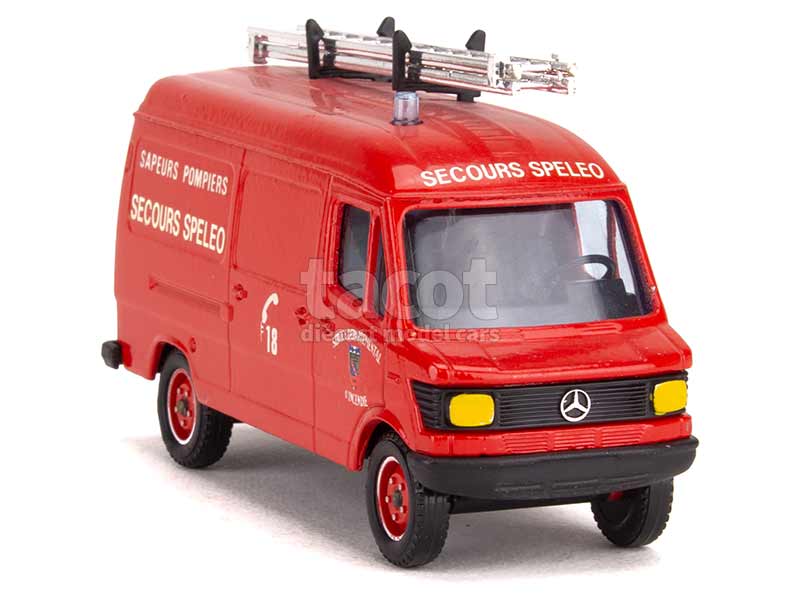 3366 Mercedes 407 D Fourgon Pompiers