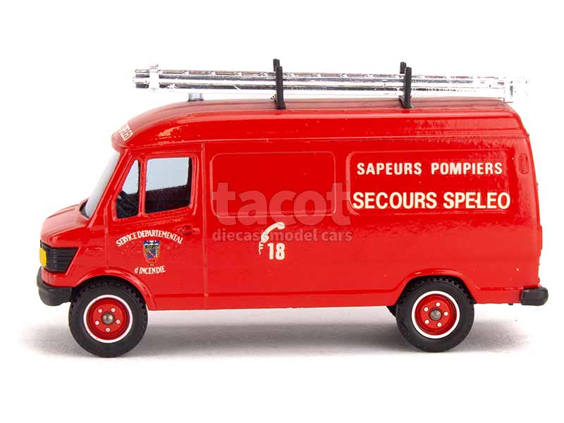3366 Mercedes 407 D Fourgon Pompiers