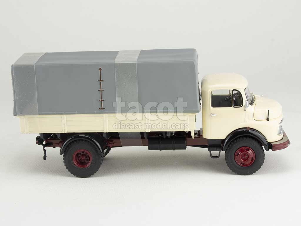 3915 Mercedes L 911 Canvas