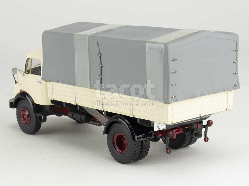 3915 Mercedes L 911 Canvas
