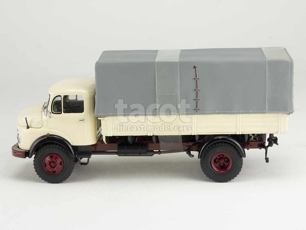 3915 Mercedes L 911 Canvas