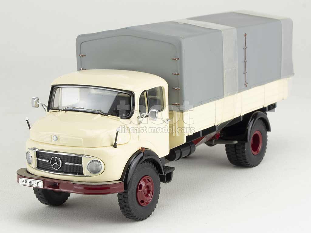 3915 Mercedes L 911 Canvas