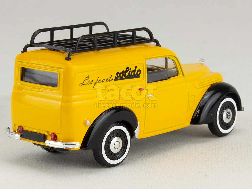 4045 Renault Juvaquatre Tôlée 1952