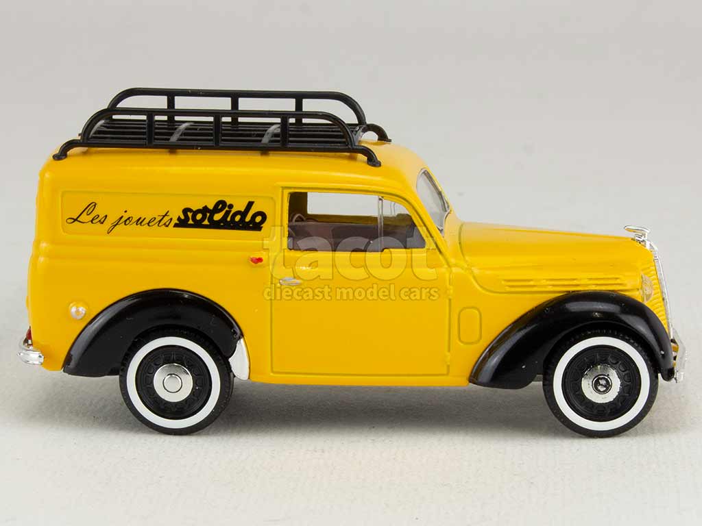 4045 Renault Juvaquatre Tôlée 1952