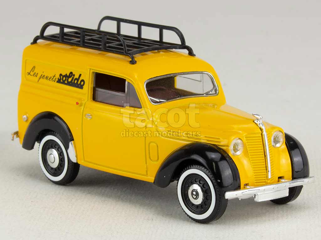 4045 Renault Juvaquatre Tôlée 1952