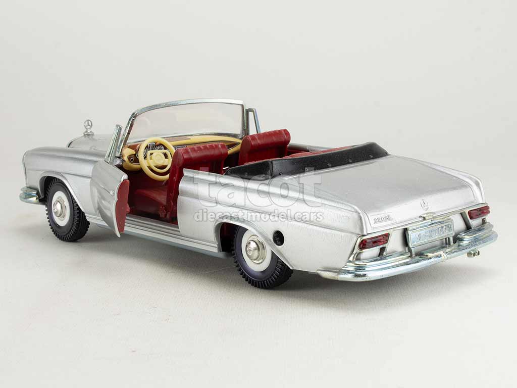 4935 Mercedes 250 SE Cabriolet/ W111