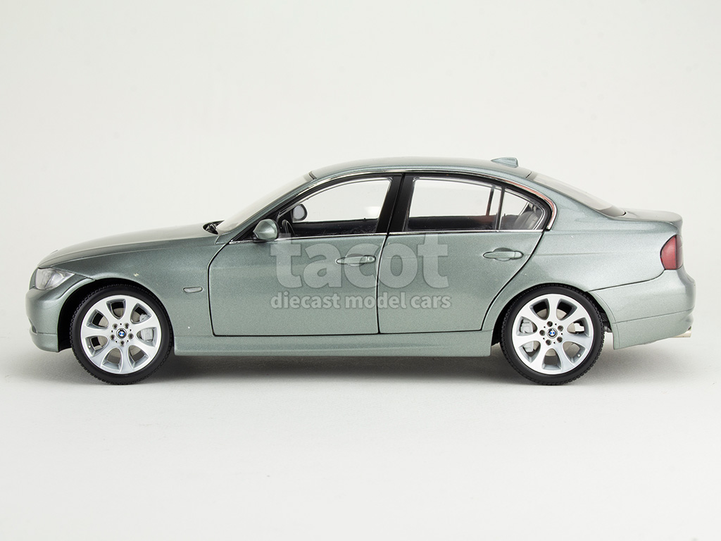 5054 BMW 330i/ E90 2005