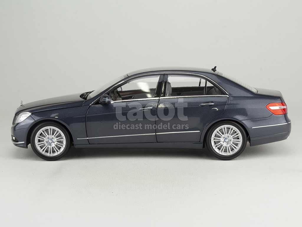 Mercedes E-Klasse T-Modell (break) Kyosho 1/18 – Violet, Modèle Rare (occasion)
