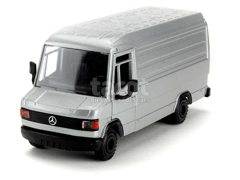 7142 Mercedes 507D Fourgon