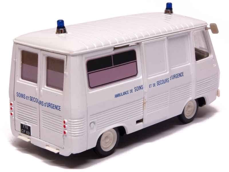 7222 Peugeot J7 Ambulance