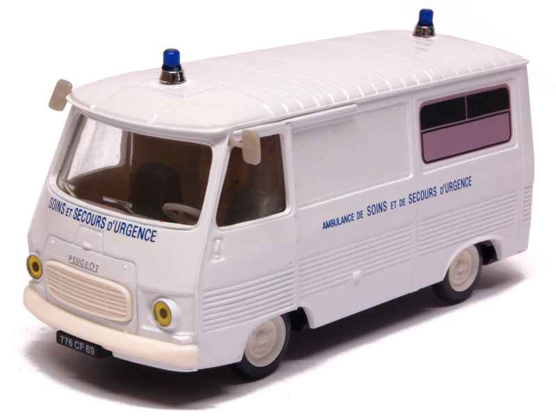 7222 Peugeot J7 Ambulance