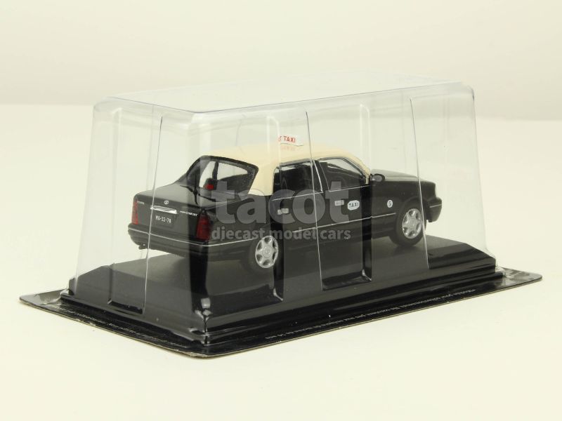 7604 Toyota Crown Taxi Macau 1998
