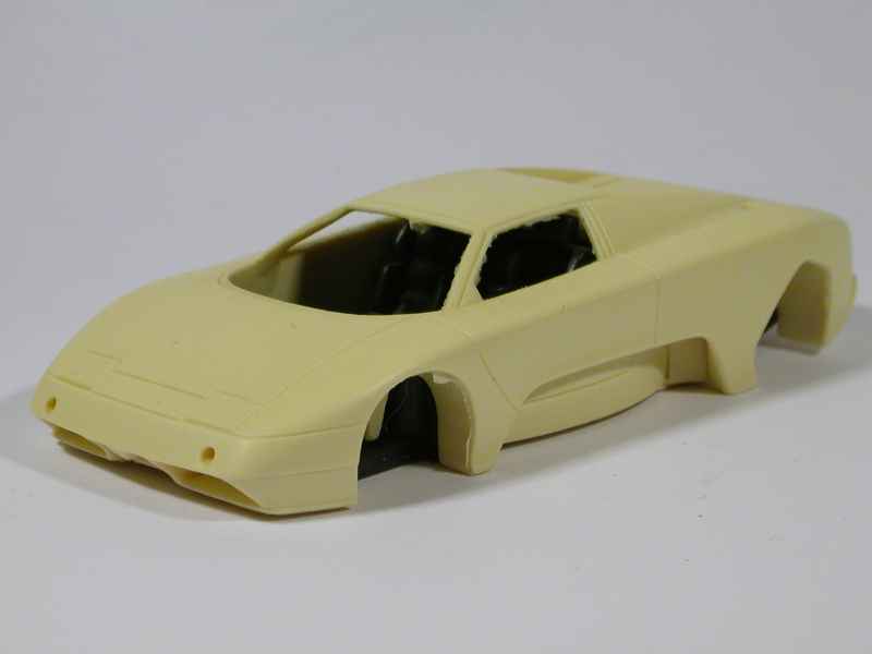 Alezan Models Kit 1/43 – De Tomaso Guara Barchetta 1994 – Gris Résine