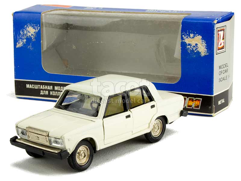 8590 Lada 2105 Berline