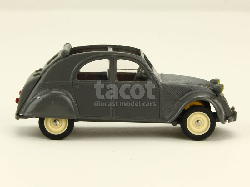 8757 Citroën 2CV Malle Bombée 1955