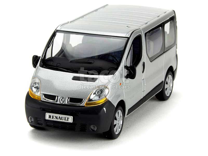 10833 Renault Trafic II Combi 2002