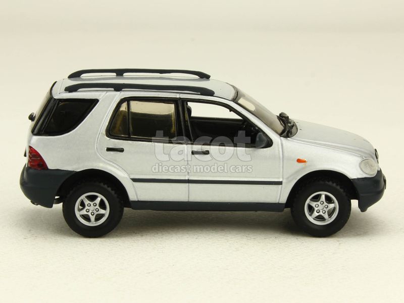 Voitures, camions et fourgons miniatures ML 1:43 Mercedes