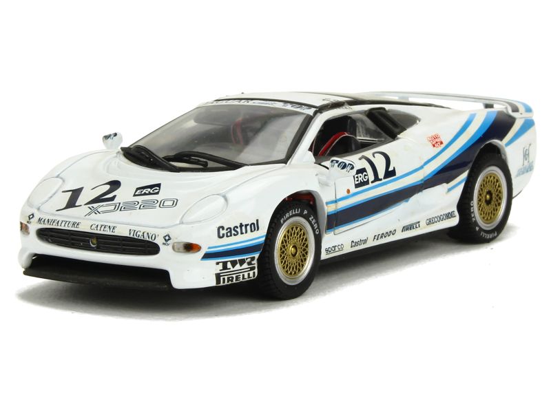 Jaguar XJ220 - Le Mans 1993 | Rear shot in Arnage. The Paul