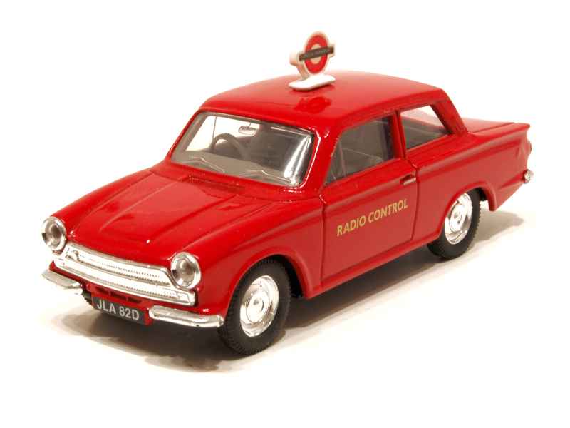 Vanguards 1/43 - Ford Cortina MKI London Transport Radio Control