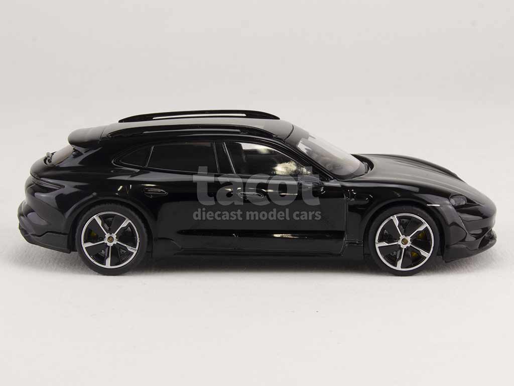 100184 Porsche Taycan Turbo S Cross  Tourismo 2022